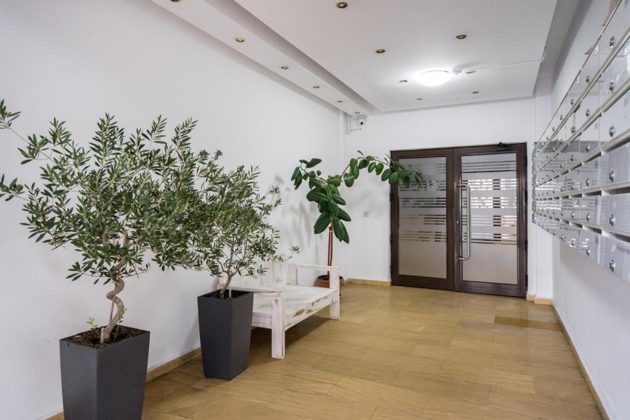 Jungle Escape - Luxe 1-Br Haven In Bucharest Apartment Exterior photo