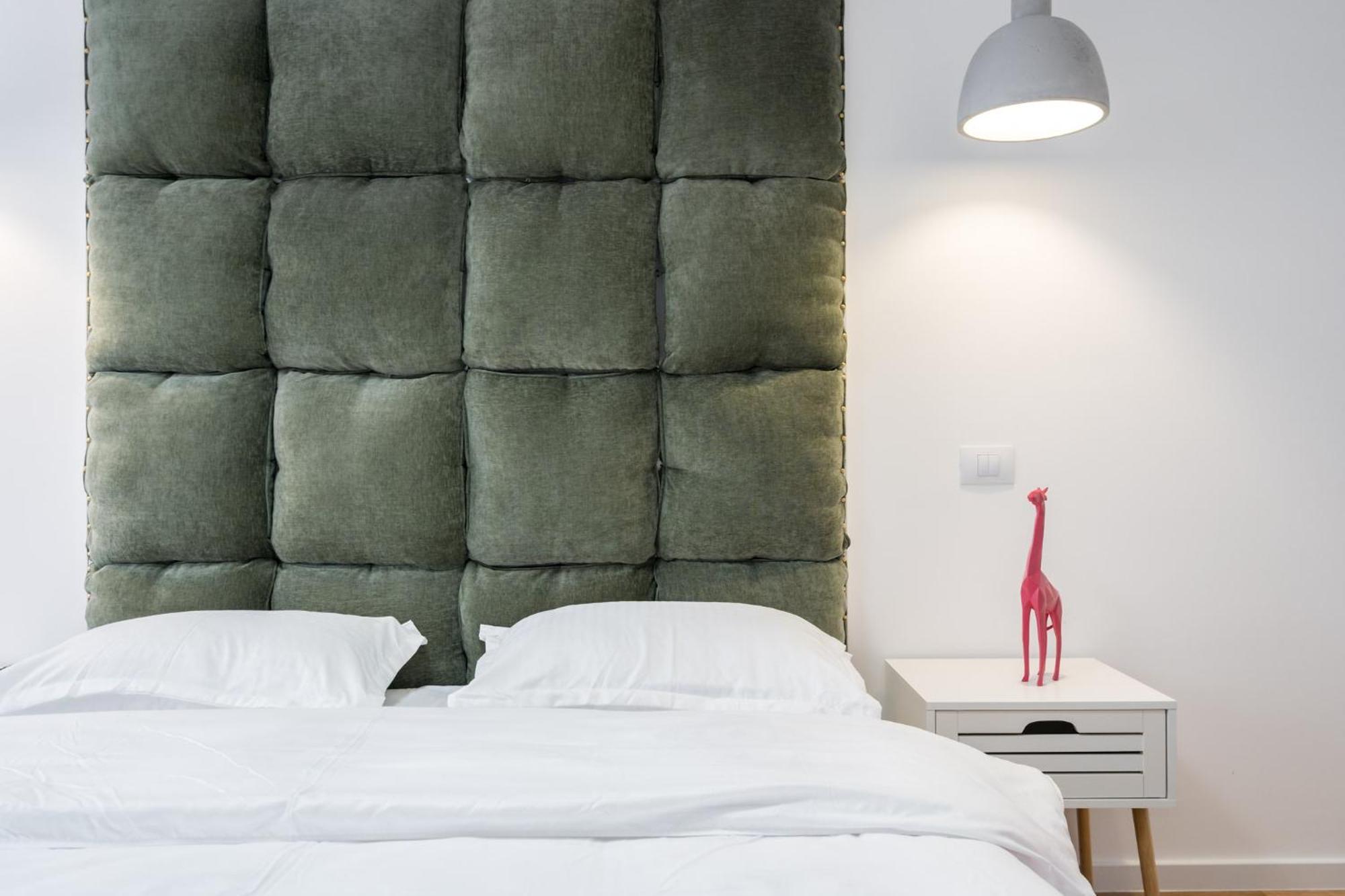 Jungle Escape - Luxe 1-Br Haven In Bucharest Apartment Exterior photo