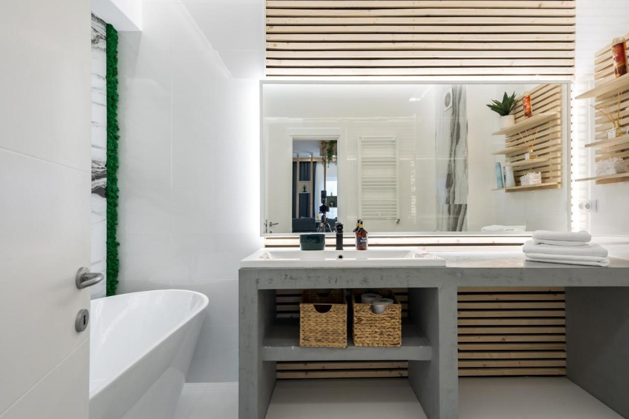 Jungle Escape - Luxe 1-Br Haven In Bucharest Apartment Exterior photo