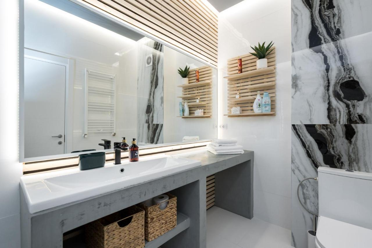Jungle Escape - Luxe 1-Br Haven In Bucharest Apartment Exterior photo